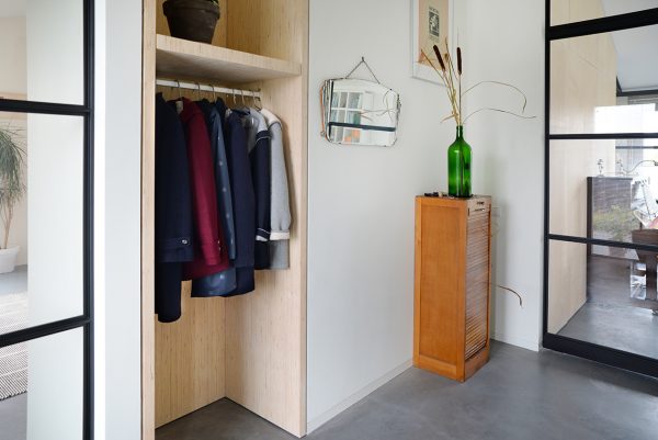 kastenwand wandvullend woonkamer kledingkast slaapkamer opbergkasten garderobekast maatwerk meubels meubelmakers Utrecht mooi ruim