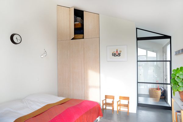 kastenwand wandvullend woonkamer kledingkast slaapkamer opbergkasten garderobekast maatwerk meubels meubelmakers Utrecht mooi ruim