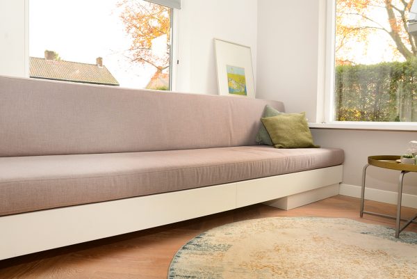 loungebank zitbank zithoek loungehoek woonkamer leeshoek maatwerk meubels meubelmakers Utrecht mooi ruim