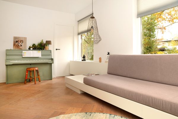 loungebank zitbank zithoek loungehoek woonkamer leeshoek maatwerk meubels meubelmakers Utrecht mooi ruim