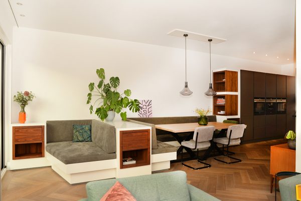 wandvullend zitmeubel wandmeubel zitbank eethoek loungebank maatwerk meubels meubelmakers Utrecht mooi ruim
