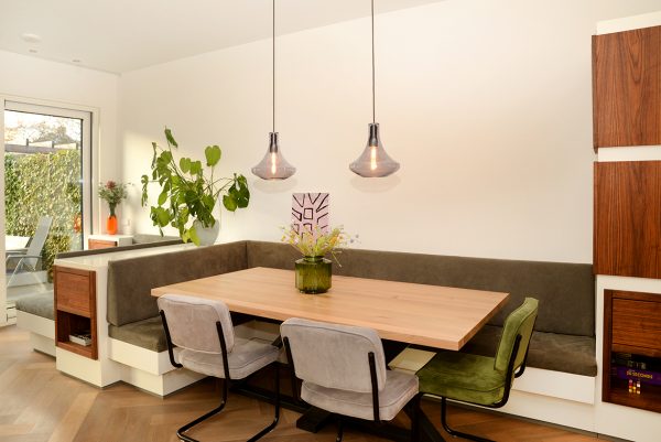 wandvullend zitmeubel wandmeubel zitbank eethoek loungebank maatwerk meubels meubelmakers Utrecht mooi ruim