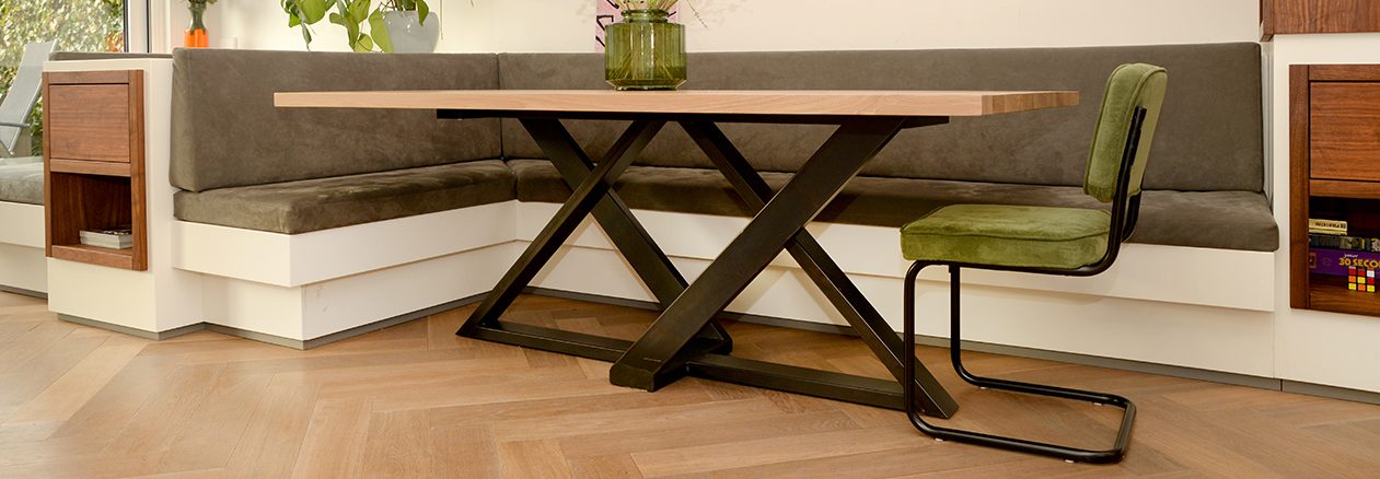 Wandvullend zitmeubel met kasten