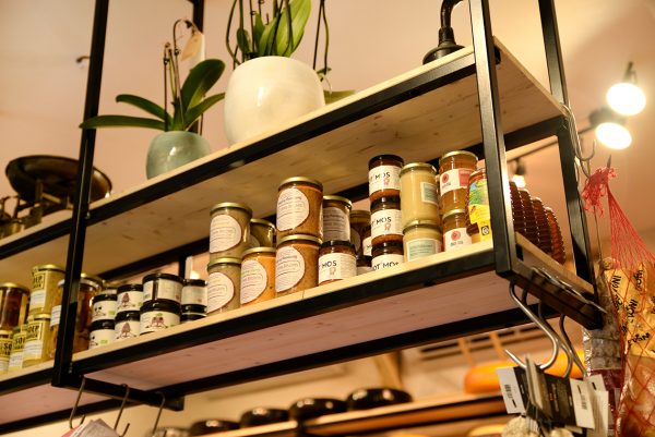 winkelinrichting open kast etalagekast display zakelijk maatwerk meubelmakers mooi ruim