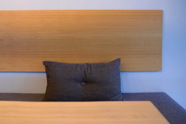 zitbank zithoek eethoek eetkamer maatwerk meubels meubelmakers Utrecht mooi ruim