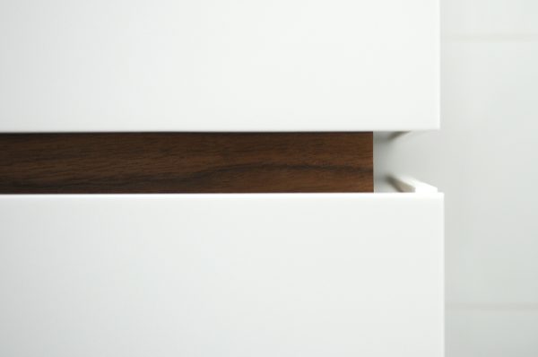 badkamermeubel met amerikaans noten en hi-macs wastafel maatwerk meubels meubelmakers mooi ruim Utrecht