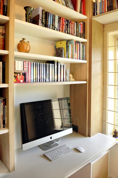 boekenkast werkplek werkkamer bureau met kast en ladenblok maatwerk inbouw meubelmakers van mooi ruim uit Utrecht