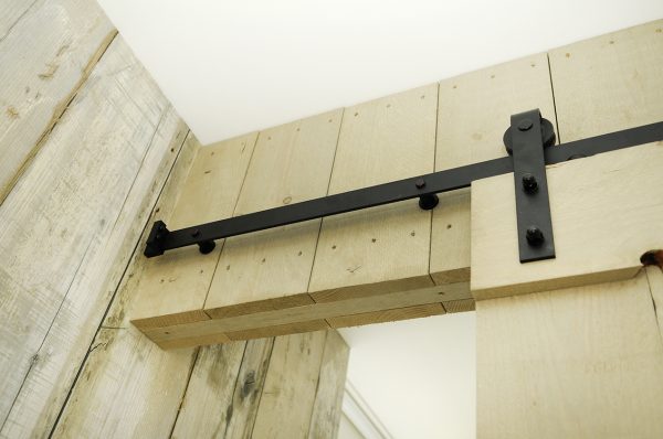 inloopkast garderobe kledingkast met schuifdeur roldeur schoenenkast maatwerk meubels meubelmakers Utrecht mooi ruim