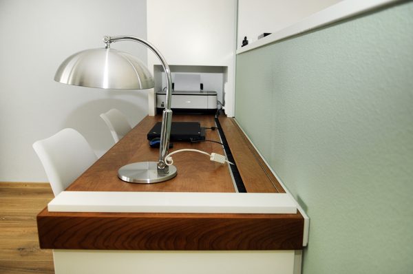 maatwerk bureau werkplek met kast meubelmakers Utrecht mooi ruim