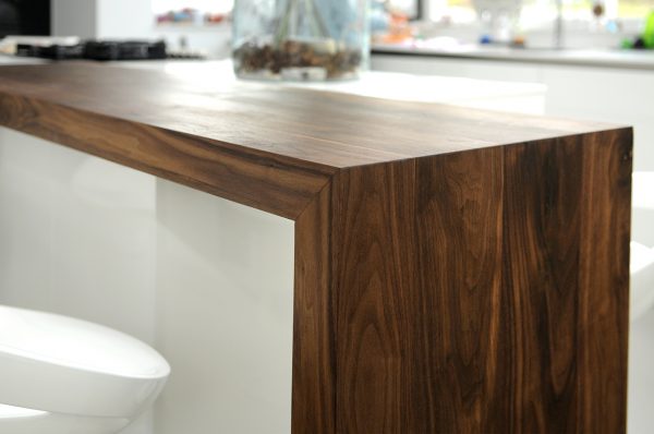 aanzet keukenblad massief amerikaans notenhout zwevend blad maatwerk meubels meubelmakers Utrecht mooi ruim