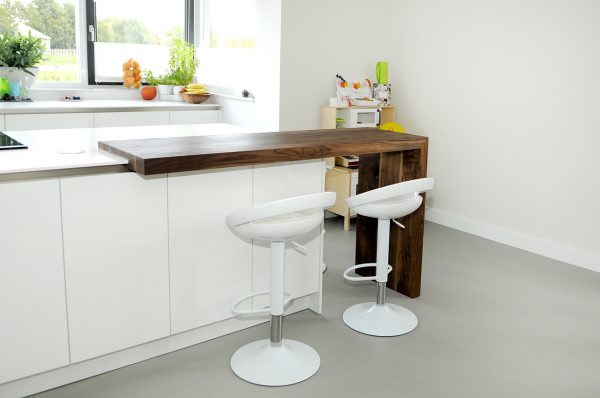 aanzet keukenblad massief amerikaans notenhout zwevend blad maatwerk meubels meubelmakers Utrecht mooi ruim