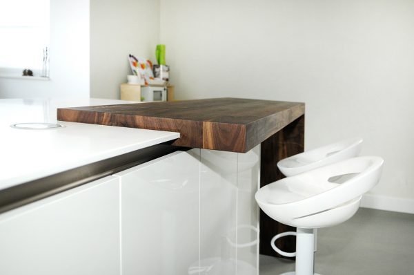 aanzet keukenblad massief amerikaans notenhout zwevend blad maatwerk meubels meubelmakers Utrecht mooi ruim