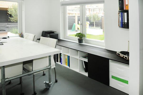 archiefkast bij werkplek kantoormeubel maatwerk meubelmakers Utrecht mooi ruim