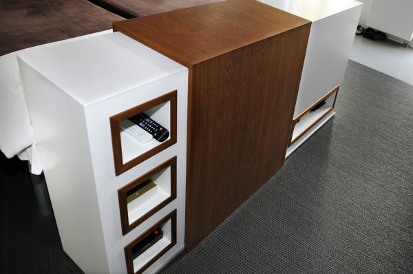 room divider tv-meubel tv-kast met lift slaapkamer mobiele room divider maatwerk meubels meubelmakers Utrecht mooi ruim