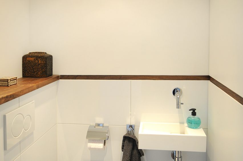 inrichting toiletruimte met wastafeltje maatwerk toiletmeubel van de meubelmakers van mooi ruim uit Utrecht