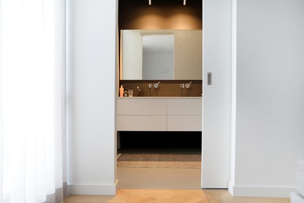 badkamermeubel hi-macs wastafel maatwerk meubels meubelmakers mooi ruim Utrecht