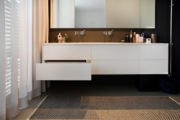 badkamermeubel hi-macs wastafel maatwerk meubels meubelmakers mooi ruim Utrecht