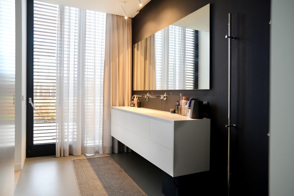 badkamermeubel hi-macs wastafel maatwerk meubels meubelmakers mooi ruim Utrecht