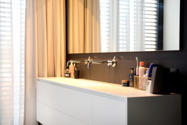 badkamermeubel hi-macs wastafel maatwerk meubels meubelmakers mooi ruim Utrecht