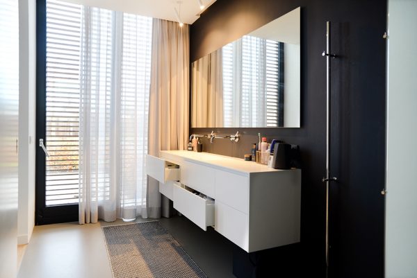 badkamermeubel hi-macs wastafel maatwerk meubels meubelmakers mooi ruim Utrecht