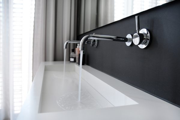 badkamermeubel hi-macs wastafel maatwerk meubels meubelmakers mooi ruim Utrecht