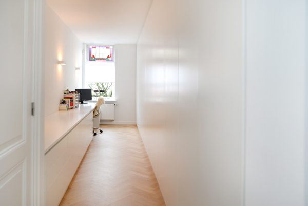 kledingkast wandvullend werkplek bureau dressoir maatwerk meubel meubelmakers mooi ruim Utrecht