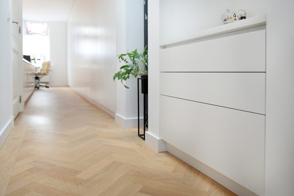 kledingkast wandvullend werkplek bureau dressoir maatwerk meubel meubelmakers mooi ruim Utrecht