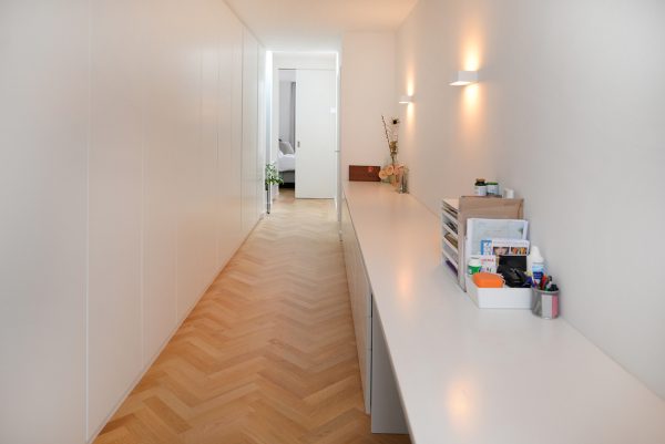 kledingkast wandvullend werkplek bureau dressoir maatwerk meubel meubelmakers mooi ruim Utrecht