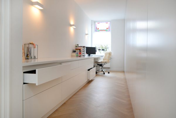 kledingkast wandvullend werkplek bureau dressoir maatwerk meubel meubelmakers mooi ruim Utrecht