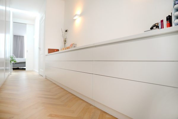 kledingkast wandvullend werkplek bureau dressoir maatwerk meubel meubelmakers mooi ruim Utrecht