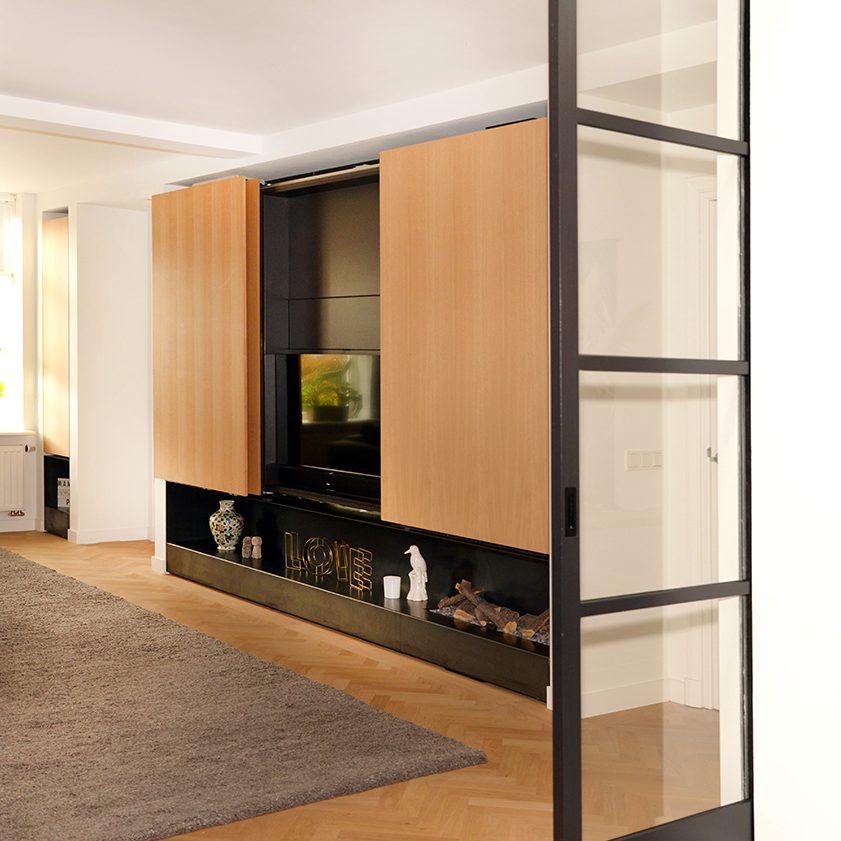 TV-kast met schuifdeuren