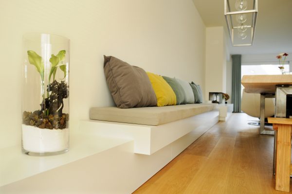 wandvullend zitmeubel rond open haard met dressoir zitbank eethoek maatwerk meubel meubelmakers mooi ruim Utrecht